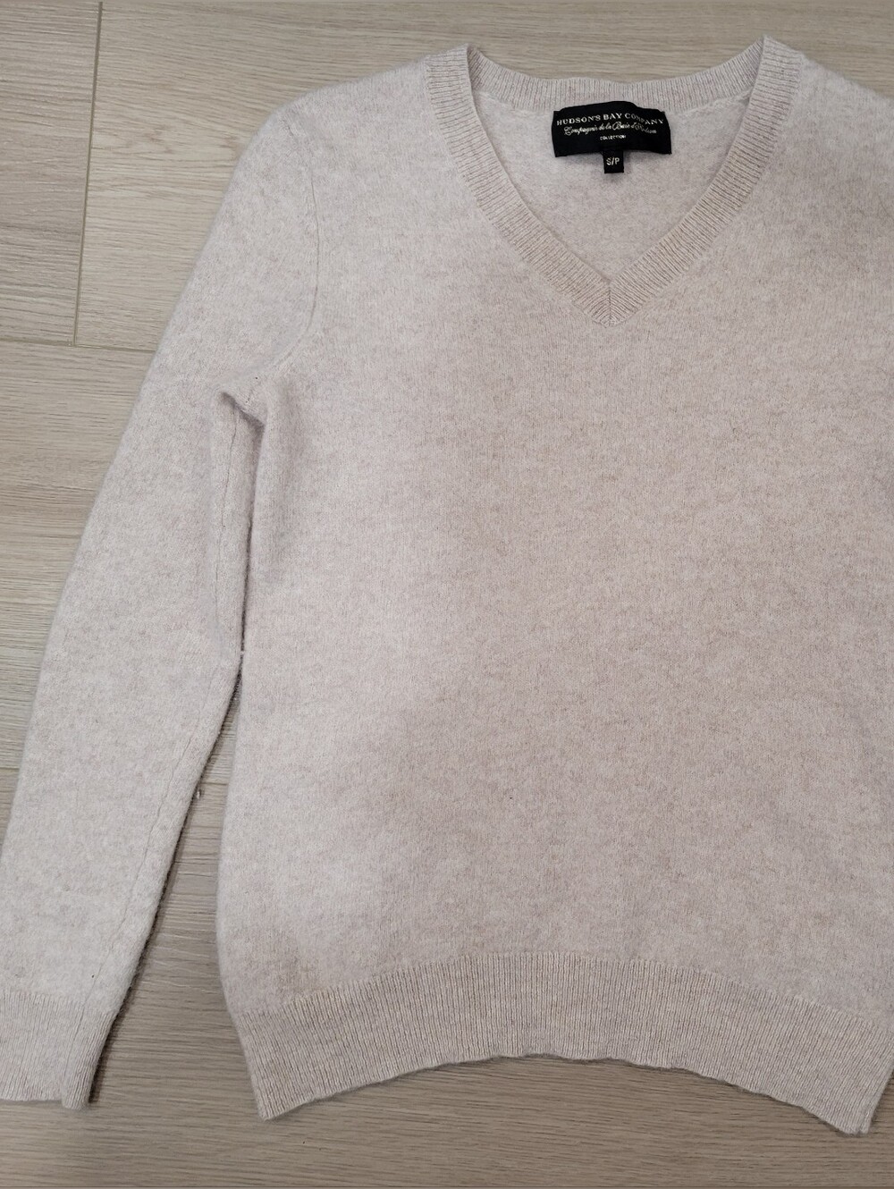 Hudsons Bay 100% Cashmere Light Beige V-Neck Women's Sweater